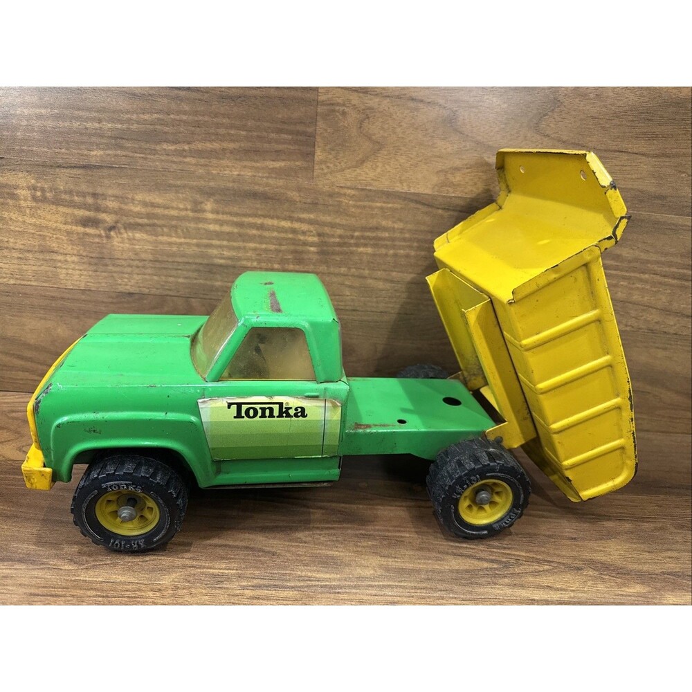Vintage 1970’s Tonka Green and Yellow Dump Truck Pressed Steel Model # 13190